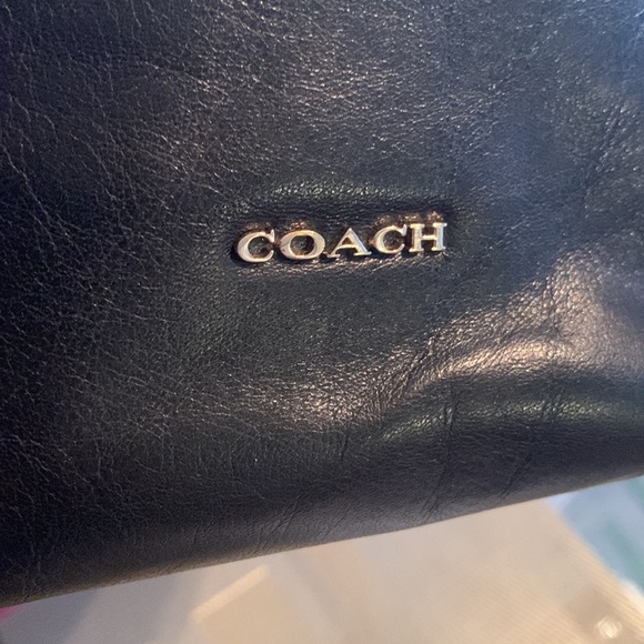 Coach used very few with a dust bag very unique design good size even for travel - Picture 10 of 17